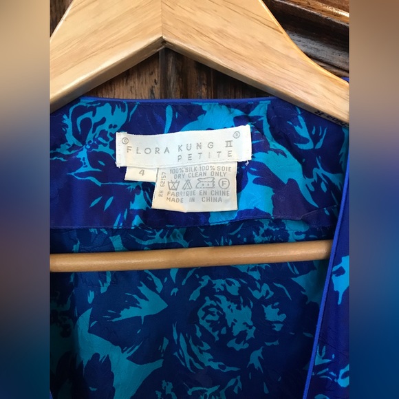 Vintage Flora King Petites 100% Silk Dress w/ Puff Sleeve
Size 4 - Picture 3 of 9